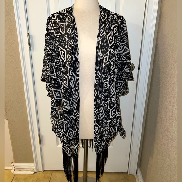 BEBE Sheer black and white cover up size L - Picture 1 of 8